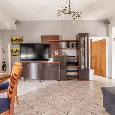 Spacious Near Downtown *