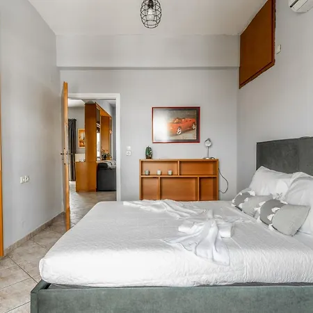 Spacious Near Downtown Διαμέρισμα *