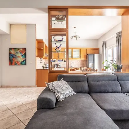 Spacious Near Downtown Διαμέρισμα