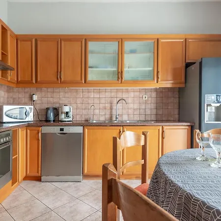 Spacious Near Downtown Διαμέρισμα